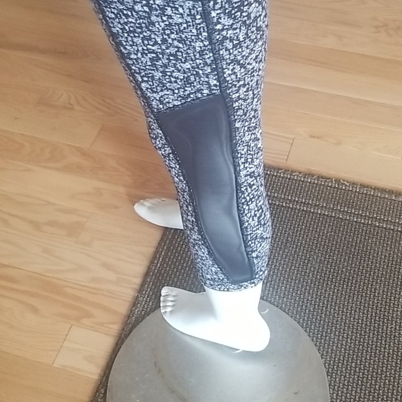 Lululemon cropped leggings - Picture 13 of 16